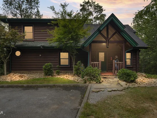 635 Gatlinburg Falls Way, Gatlinburg, TN 37738