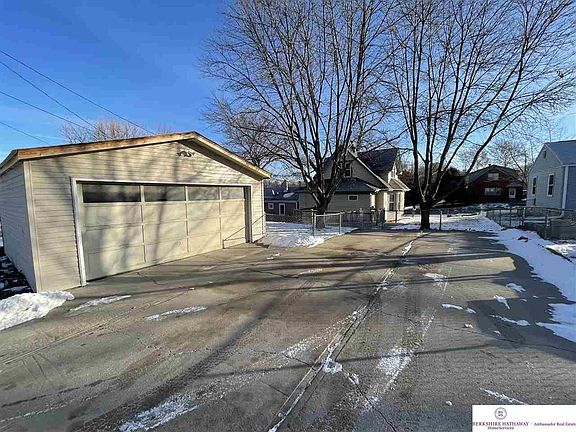 4th image of 2428 S 42nd St