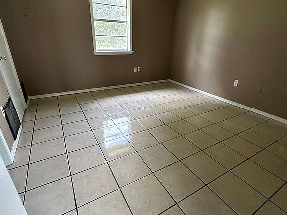 4th image of 209 N 37th St #1B-1BA-553SQFT