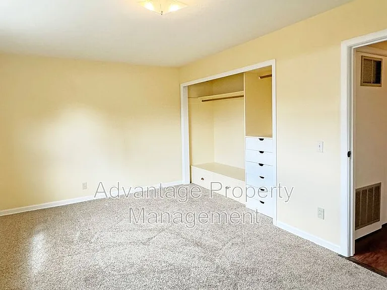 2889 NW Gibson Hill Rd — Photo 8
