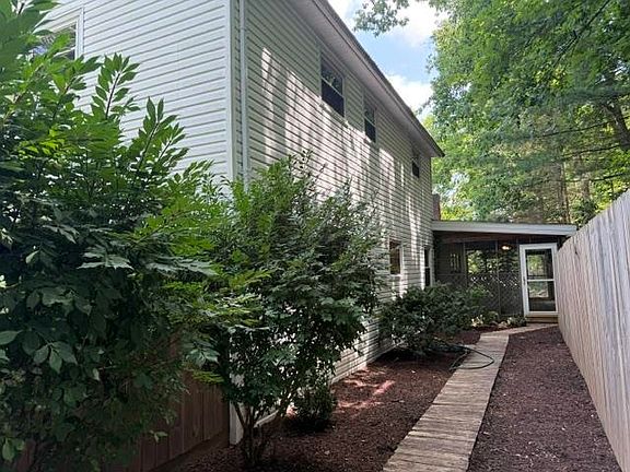 5th image of 12 Deer View Ln