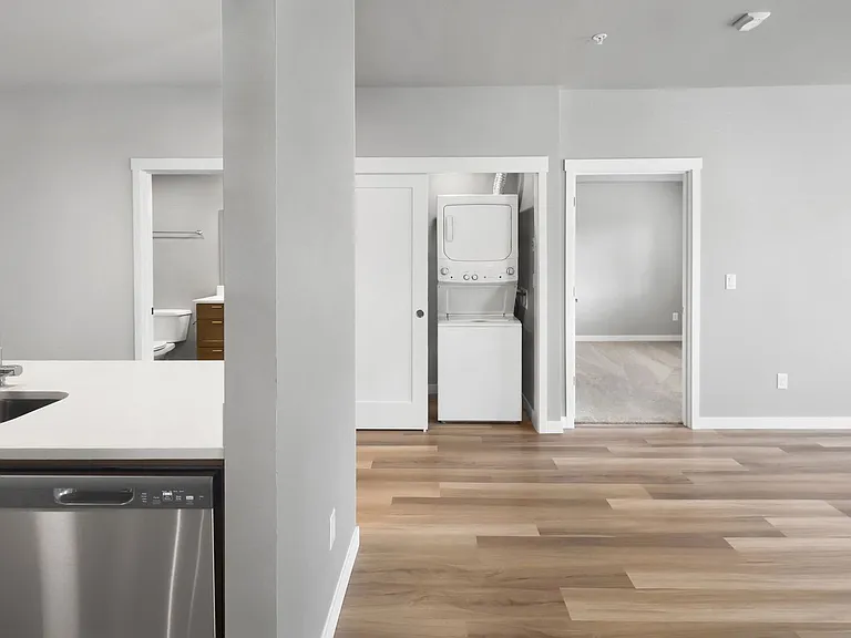 Kingsway Apartments — Photo 145