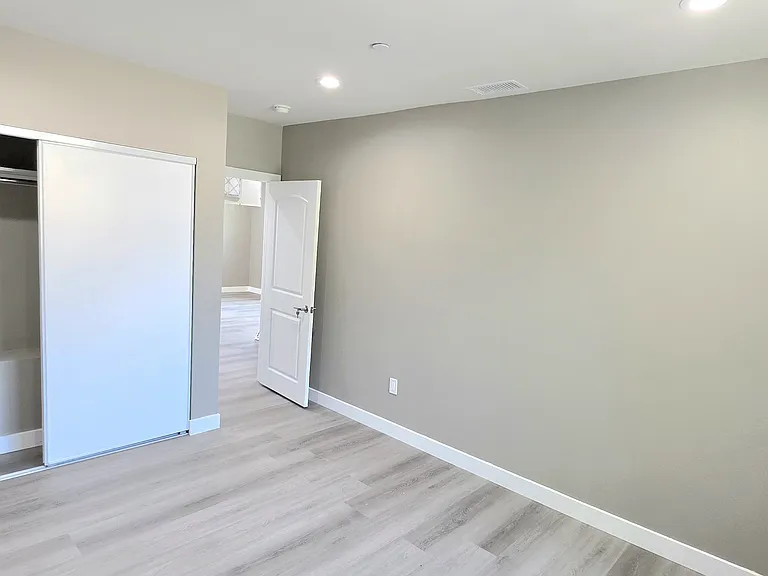 1247 E 20th St — Photo 7