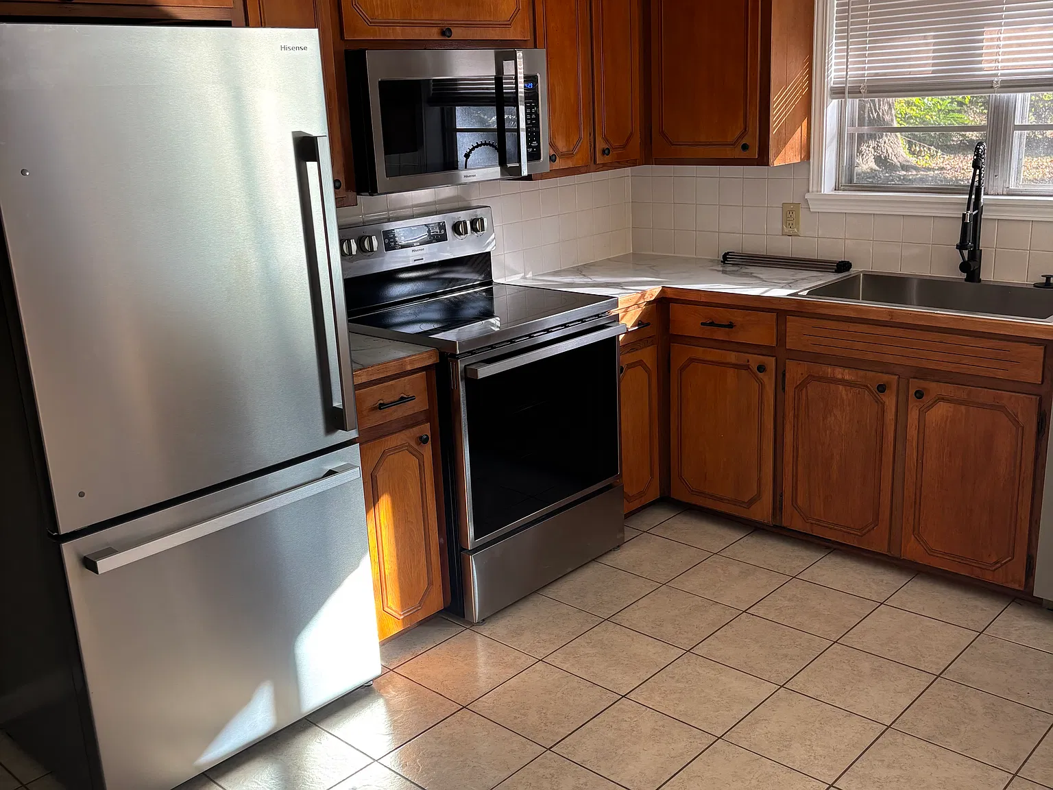 3 bed, 1200 sqft, $1,750 — Photo 2