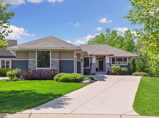 14 Osprey Ct, North Oaks, MN 55127