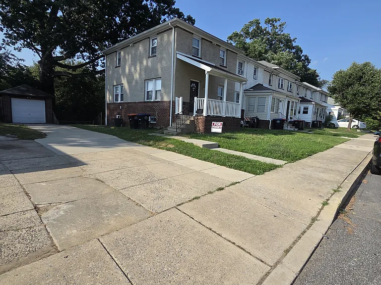 812 Glen Ter — Photo 2
