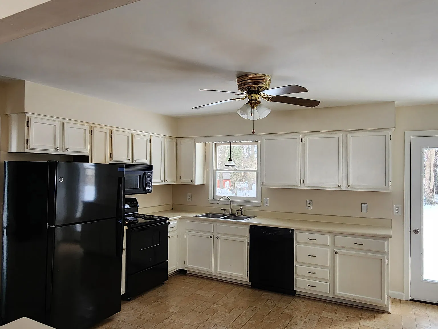 3 bed, 1232 sqft, $1,825 — Photo 3