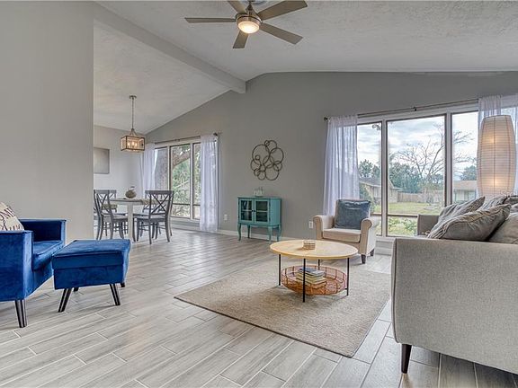 4th image of 241 Summerwood Trl