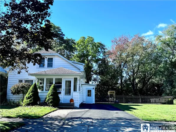 135 Prospect St, Fredonia, NY 14063