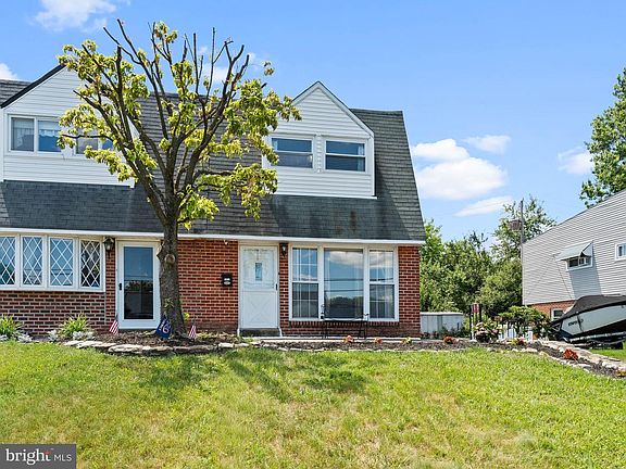 4th image of 1012 Tomlinson Rd