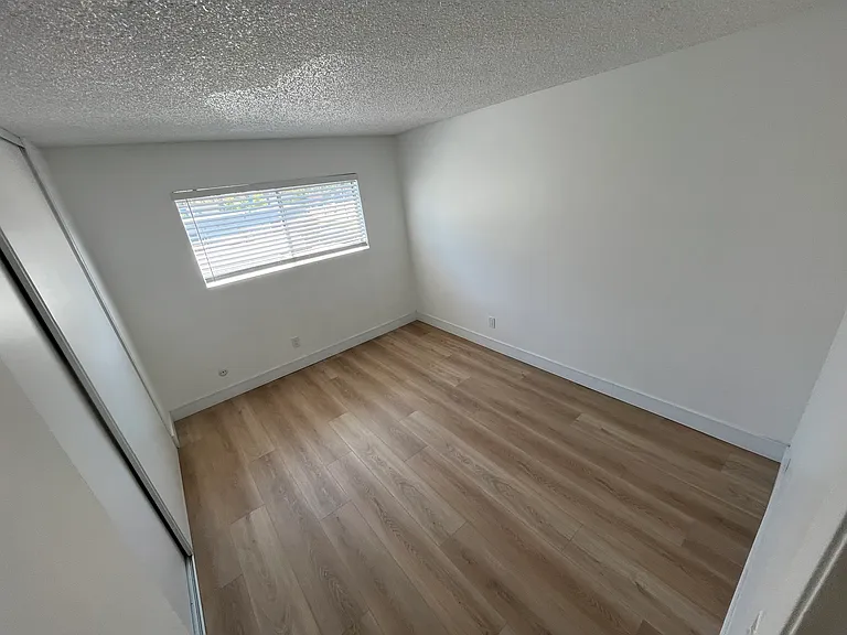 Villa Woods Apartments — Photo 19