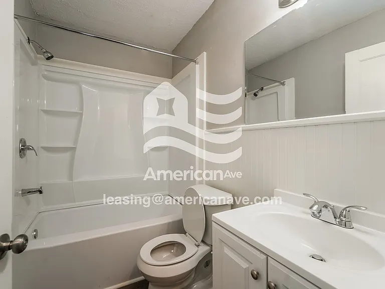 1121934_012_wm_-_bathroom_13529014.jpg