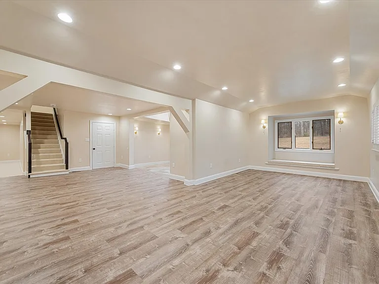 9036 Jeffery Rd — Photo 11