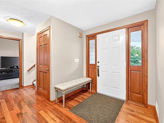3rd image of 80 Donna Dr