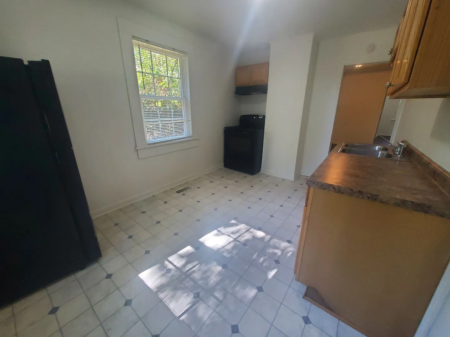 810 Lee Street — Photo 4