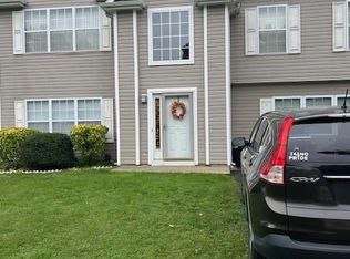 55 Chardonnay Dr, Coram, NY 11727