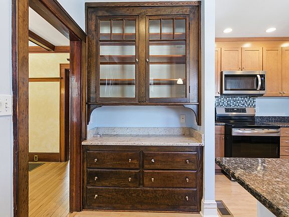 3rd image of 7 Clyde Rd #1