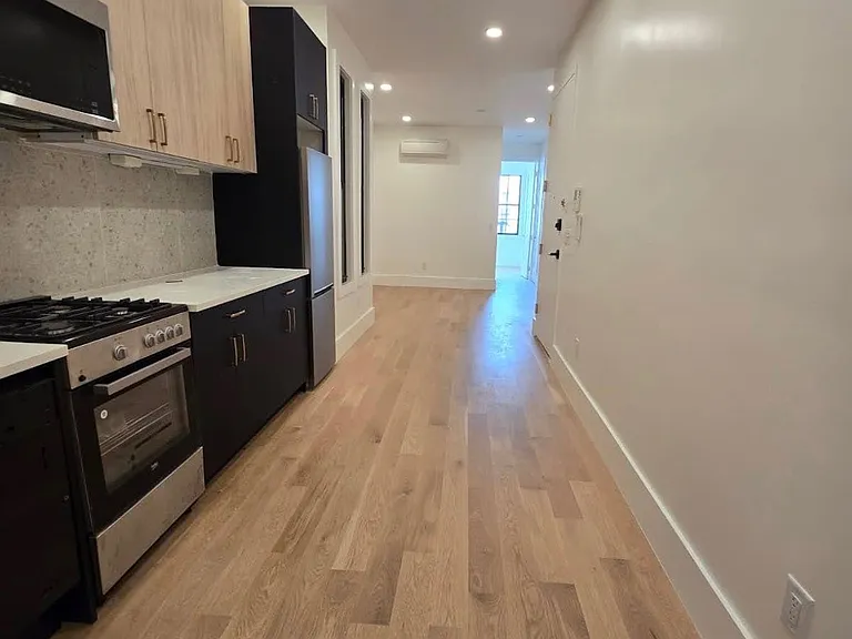 50 Grace St #2L — Photo 8