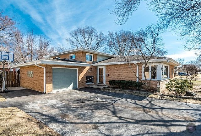 1st image of 231 Fernwood Ln
