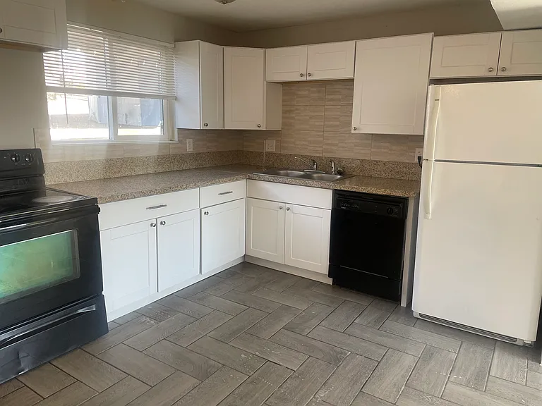 5677 W 27th Ave #1 — Photo 3