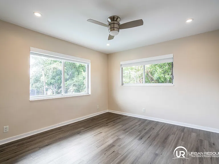 2400 NE 26th St #6 — Photo 11