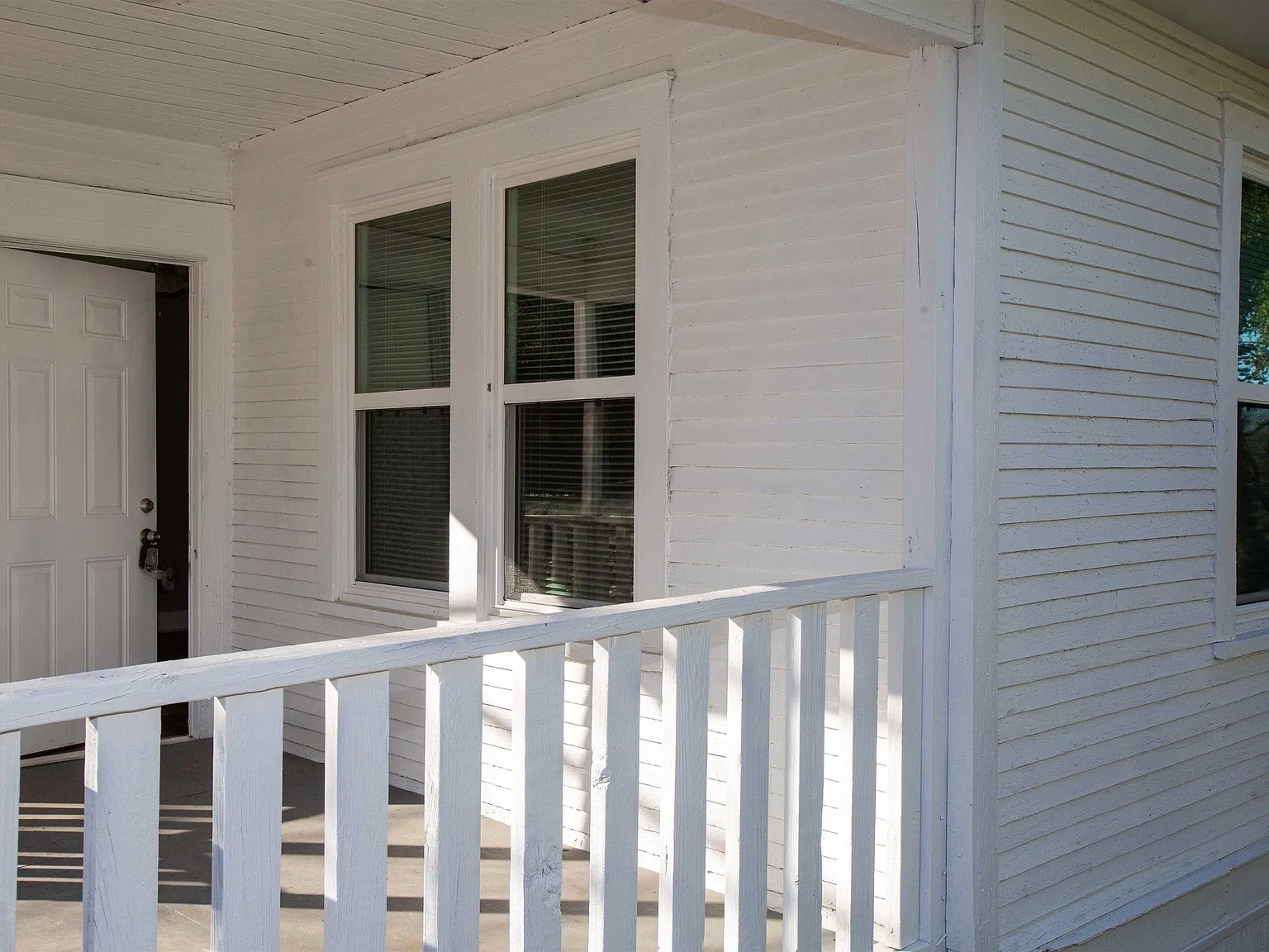 2 bed, 1.0 bath, 748 sqft, $895 — Photo 2