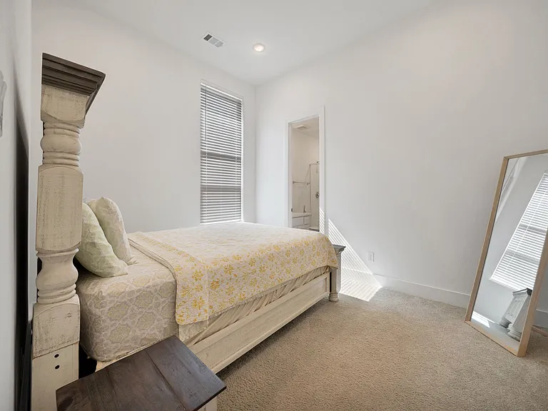 1429 Bluebonnet Ln — Photo 18