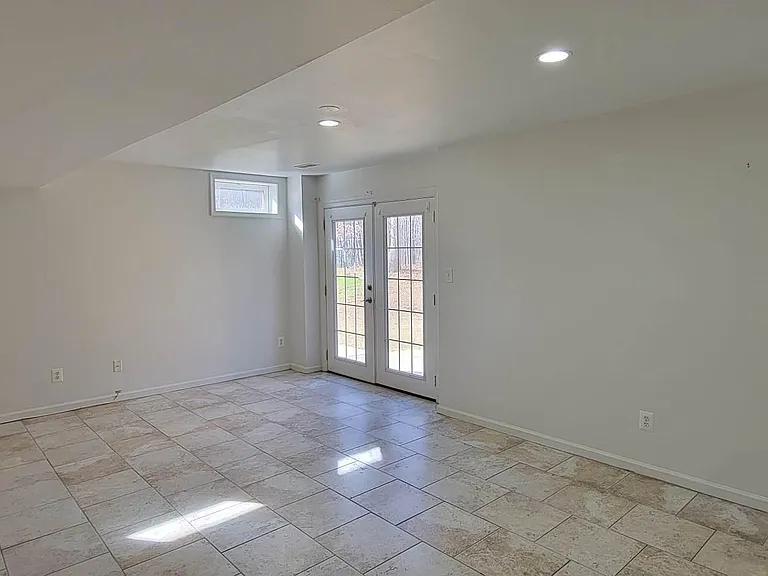 17680 Avenel Ln #BASEMENT — Photo 4