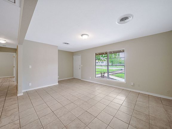 5th image of 306 E Cheryl Dr