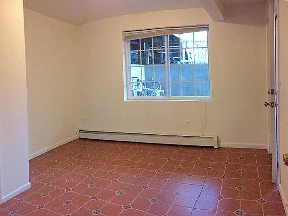 10 Eastman Ter — Photo 3