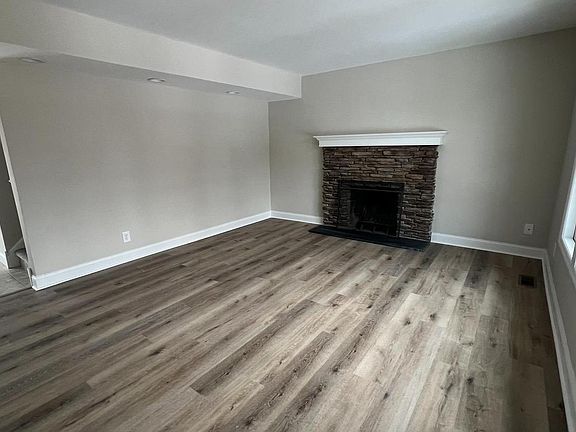 4th image of 220 Harvard Ave