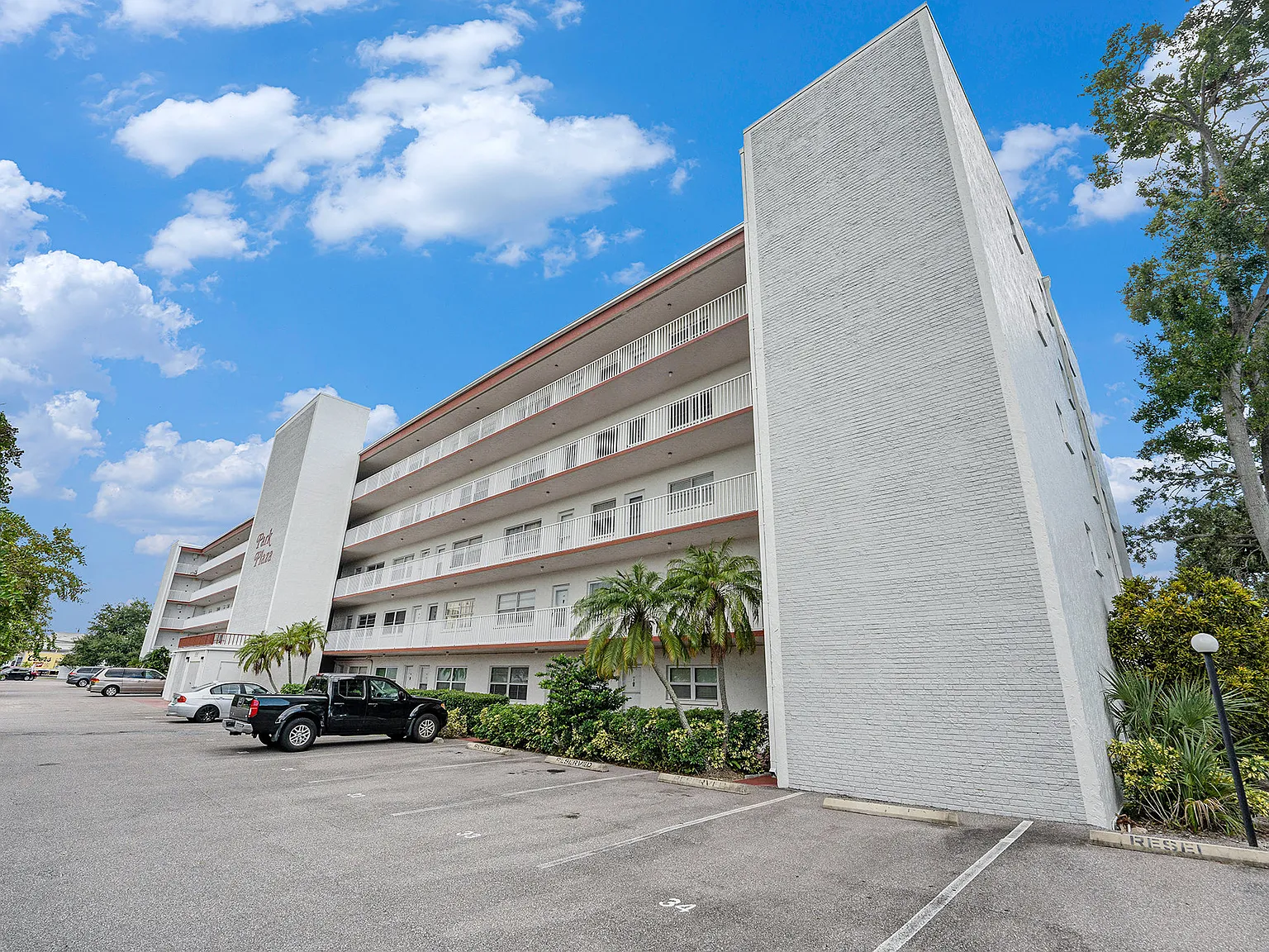 1 bed, 1.5 bath, 920 sqft, $2,000 — Photo 3