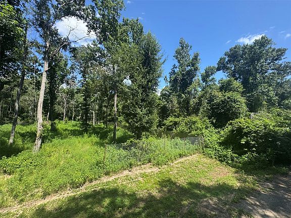5th image of 15661 Hickory Ln