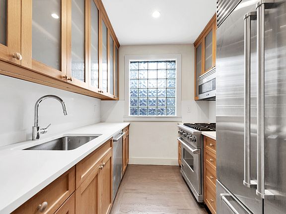 5th image of 157 E 81st St #Penthouse