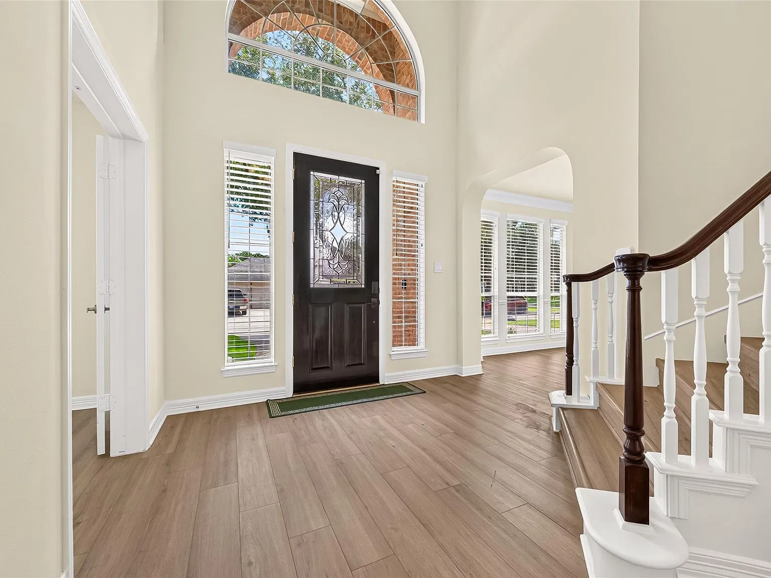 4 bed, 3.5 bath, 3557 sqft, $3,600 — Photo 4