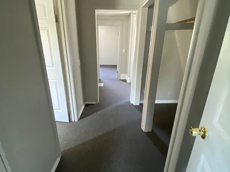 904 N Pine St — Photo 5