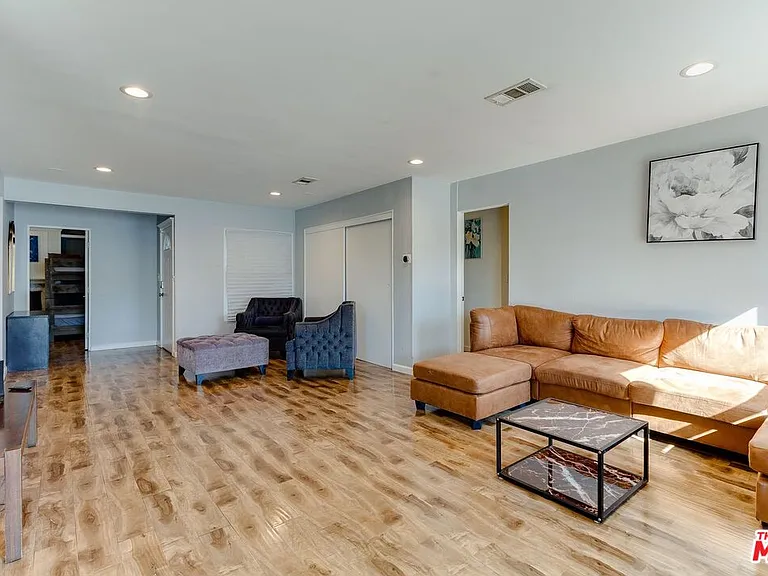 7858 Jamieson Ave — Photo 5