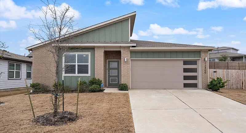 3 bed, 2.0 bath, 1472 sqft, $2,350 — Photo 2
