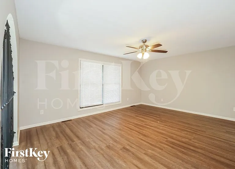 6704 NW Mirror Lake Ter — Photo 5