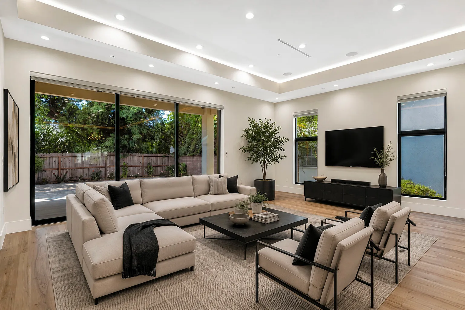 3 bed, 2500 sqft, $10,250 — Photo 3
