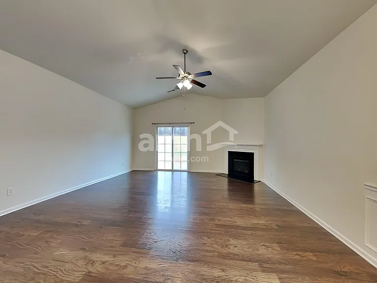553 Friar Park Ln — Photo 7