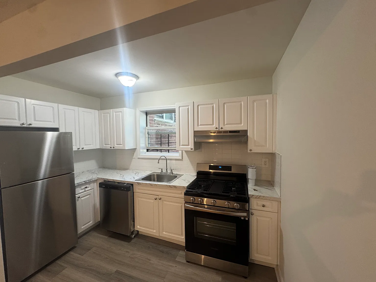 2 bed, 800 sqft, $2,750 — Photo 2