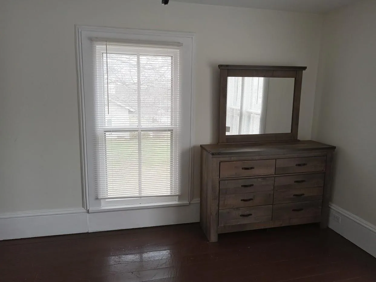 5 bed, 3344 sqft, $715 — Photo 4