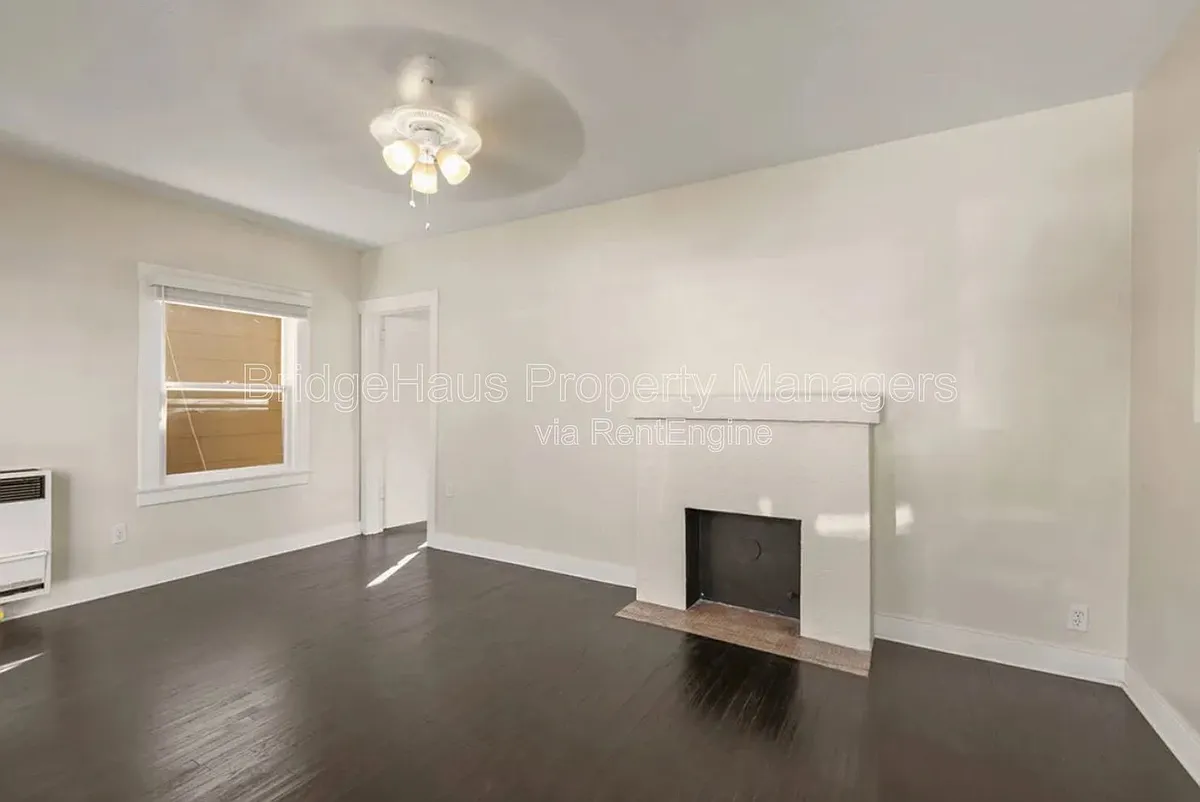 Building Photo - 3069 Grape St #A