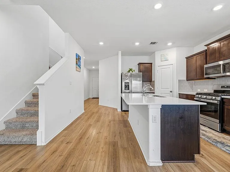 1733 Catahoula Dr — Photo 5