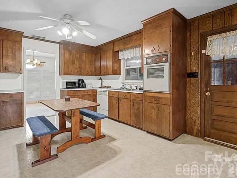 8122 Knollwood Cir — Photo 13