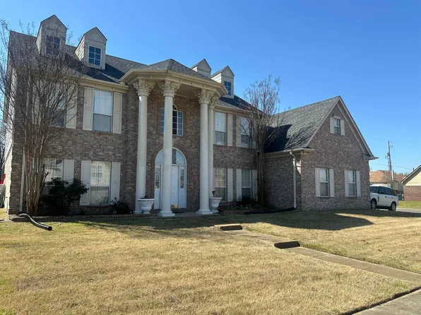 5167 Grand Pines Dr, Memphis, TN 38125