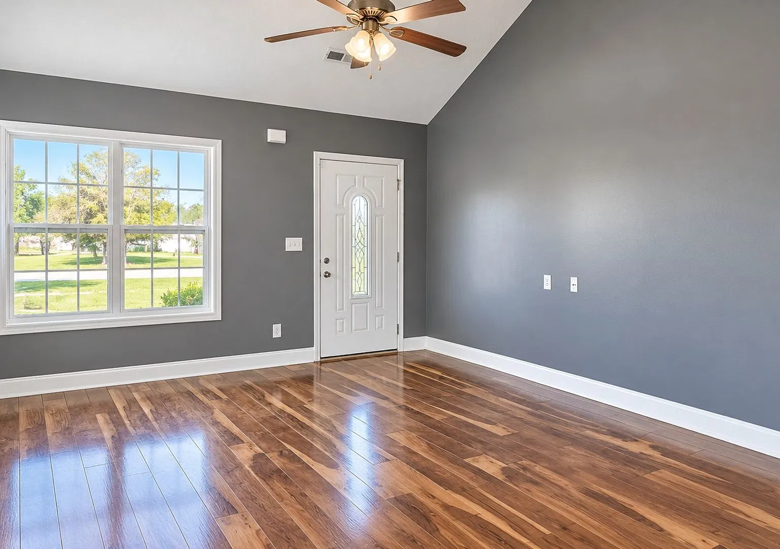 Near Dover Rd. Close to Post! 3 Bed/2 Bath fenced in backyard! — Photo 4