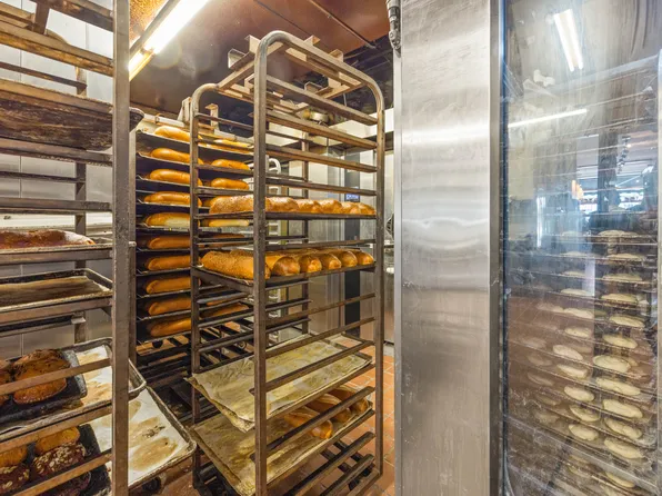 192 Union Street image 10 of 36