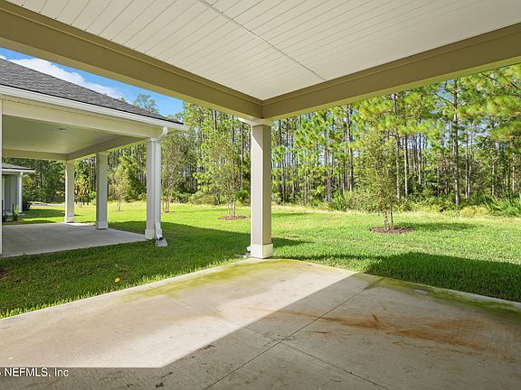 3rd image of 226 THORNBERRY Way